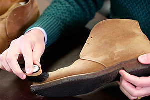 Картинка статьи Как ухаживать за замшевой обувью